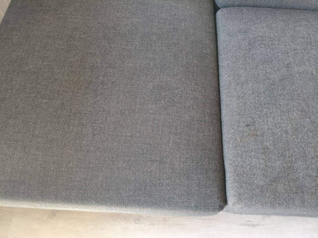 Gereinigte graue Sitzfläche aus der Nähe